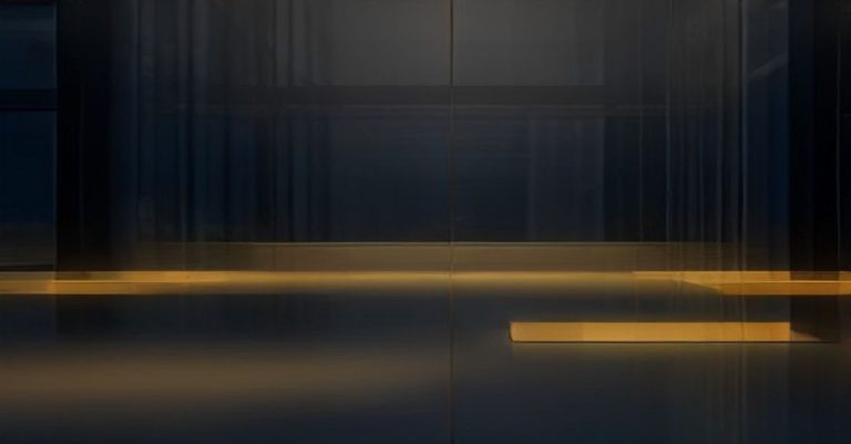 Illustration professionnelle représentant la structuration d'investissements au Luxembourg avec des éléments architecturaux et des graphiques de croissance en tons bleu et or.